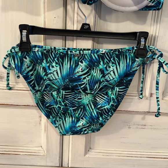 Pink Victoria’s Secret Palm Leaf Crisscross Strap Bikini Set Size Large - Picture 3 of 8